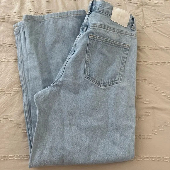 Zara Light Wash Wide-Leg Jeans - Size 6 - Picture 3 of 8